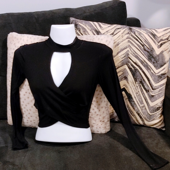 Snap | Tops | Sexy Cleavage Top | Poshmark